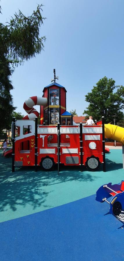 Juna2 - Nowoczesny Apartament W Centrum Z Widokiem Na Park Pruszków Exteriör bild