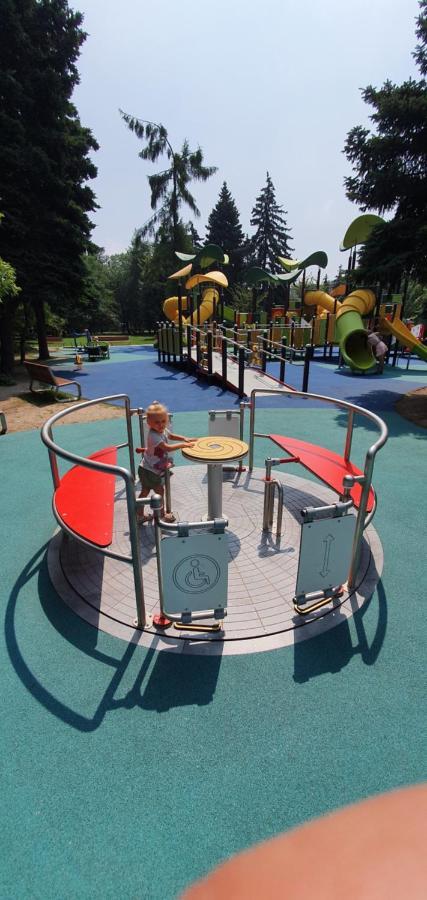Juna2 - Nowoczesny Apartament W Centrum Z Widokiem Na Park Pruszków Exteriör bild