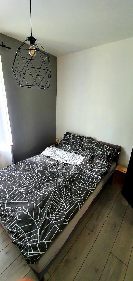 Juna2 - Nowoczesny Apartament W Centrum Z Widokiem Na Park Pruszków Exteriör bild